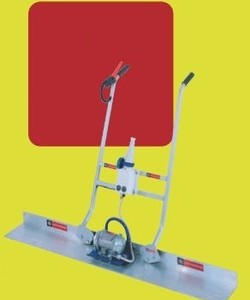 Vibrapav EL (elektrinė) vibroliniuotė - tai lenkto lakštinio plieno darbinė plokštė. Jos elektrinis variklis – vienfazis 120W, 3000 aps./min. Ši vibroliniuotė pasižymi dviguba valdymo rankena su 24V jungikliu (variklio paleidimui ir stabdymui). Taip pat Vibrapav EL (elektrinė) vibroliniuotė turi dėžę su transformatoriumi iš 230V į 24V.